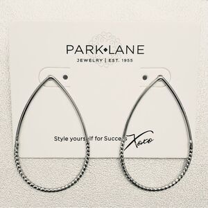 Park Lane | “Almond” Earrings | Silver